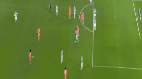 陕西西安足金联赛省级赛：草坪争议引发广泛关注