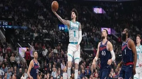 惊爆！央视直播焦点战，刘维伟意外弃用四大球星，网友热议：体育精神何在？